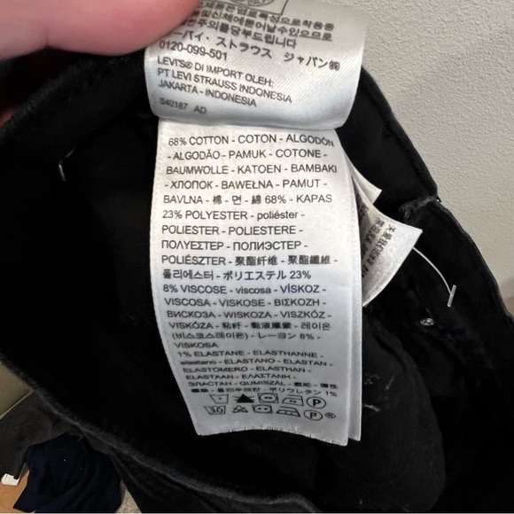 Levi’s size 30 black raw hem cropped jeans soft stretchy - Picture 2 of 10